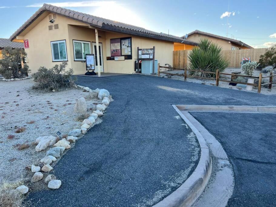 Joshua Tree National Park - Cozy Palms Getaway Leilighet Twentynine Palms Eksteriør bilde